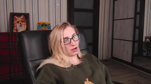 Snapshot of vikaericka chatting on 10-16-25, 11:39 Vika online show from 10-16-25, 11:39