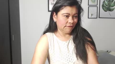 Snapshot of viki_mom chatting on 12-31-24, 08:15 Viki Mom  online show from 12-31-24, 08:15