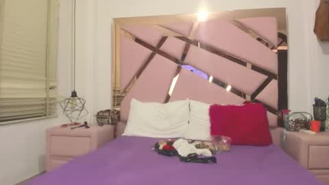 Snapshot of vikitomson chatting on 01-16-25, 03:35 vikiTomson online show from 01-16-25, 03:35