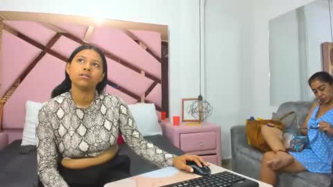 Snapshot of vikitomson chatting on 01-28-25, 12:11 vikiTomson online show from 01-28-25, 12:11