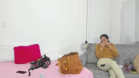 Snapshot of vikitomson chatting on 02-20-25, 12:36 vikiTomson online show from 02-20-25, 12:36