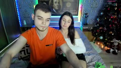 Snapshot of vikki_and_george chatting on 01-07-25, 07:49 vikki and george online show from 01-07-25, 07:49