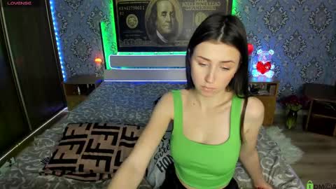 Snapshot of vikki_and_george chatting on 02-17-25, 04:48 vikki and george online show from 02-17-25, 04:48