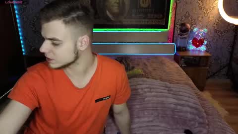 Snapshot of vikki_and_george chatting on 03-06-25, 07:54 vikki and george online show from 03-06-25, 07:54