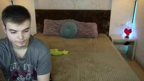 Snapshot of vikki_and_george chatting on 10-13-25, 09:48 vikki and george online show from 10-13-25, 09:48