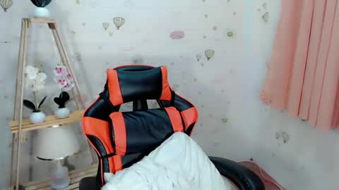 vikkylustfull online show from 10-25-25, 05:04