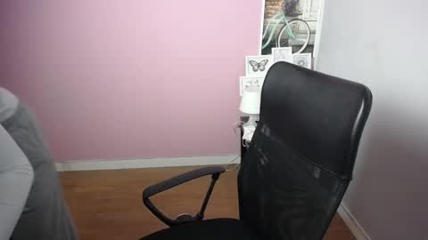 Snapshot of viktoria_lovely chatting on 12-20-24, 05:25 viktoria_lovely online show from 12-20-24, 05:25