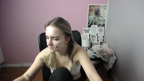 Snapshot of viktoria_lovely chatting on 12-21-24, 12:38 viktoria_lovely online show from 12-21-24, 12:38