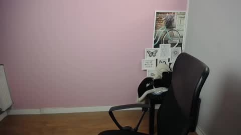 Snapshot of viktoria_lovely chatting on 01-17-25, 09:39 viktoria_lovely online show from 01-17-25, 09:39