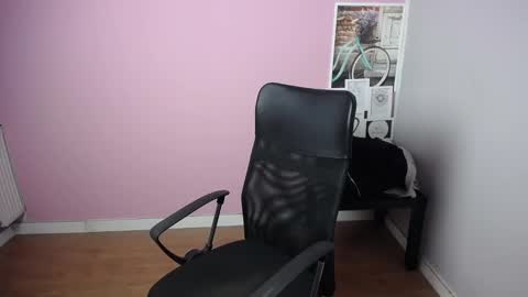 Snapshot of viktoria_lovely chatting on 02-11-25, 06:40 viktoria_lovely online show from 02-11-25, 06:40