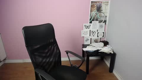 Snapshot of viktoria_lovely chatting on 02-13-25, 09:30 viktoria_lovely online show from 02-13-25, 09:30