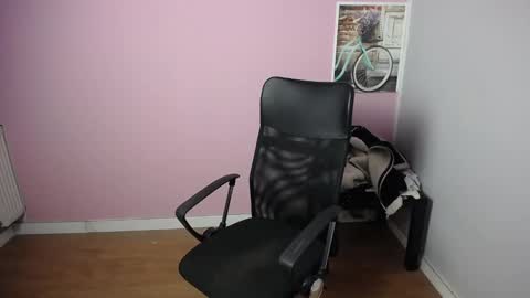 Snapshot of viktoria_lovely chatting on 02-14-25, 05:41 viktoria_lovely online show from 02-14-25, 05:41