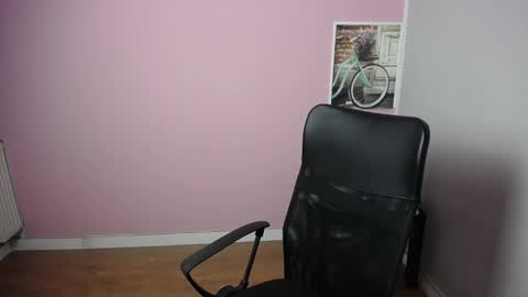 Snapshot of viktoria_lovely chatting on 02-17-25, 06:20 viktoria_lovely online show from 02-17-25, 06:20