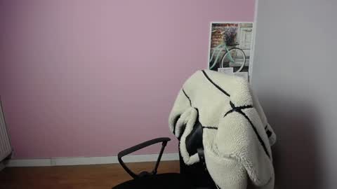 Snapshot of viktoria_lovely chatting on 02-18-25, 06:04 viktoria_lovely online show from 02-18-25, 06:04