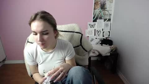 Snapshot of viktoria_lovely chatting on 02-18-25, 09:10 viktoria_lovely online show from 02-18-25, 09:10