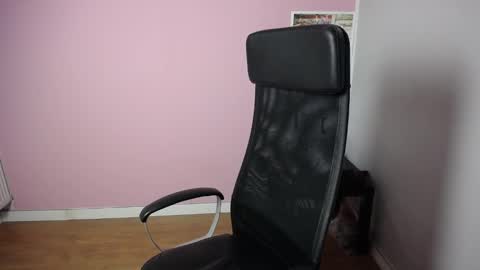 Snapshot of viktoria_lovely chatting on 09-17-25, 05:31 viktoria_lovely online show from 09-17-25, 05:31