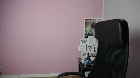 Snapshot of viktoria_lovely chatting on 09-19-25, 06:37 viktoria_lovely online show from 09-19-25, 06:37