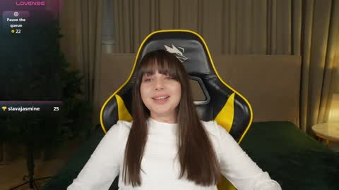 Snapshot of viktoria_storm chatting on 12-14-24, 11:01 Alisa online show from 12-14-24, 11:01