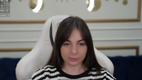 Snapshot of viktoria_storm chatting on 01-25-25, 12:06 Alisa online show from 01-25-25, 12:06