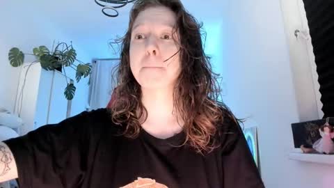 Vikky online show from 11-26-25, 04:46