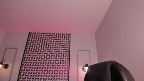 Snapshot of vikypetiteee chatting on 02-08-26, 04:54 Victoria online show from 02-08-26, 04:54