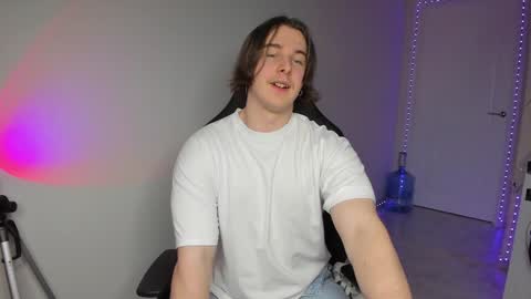 Vincent Strong online show from 12-20-24, 01:43