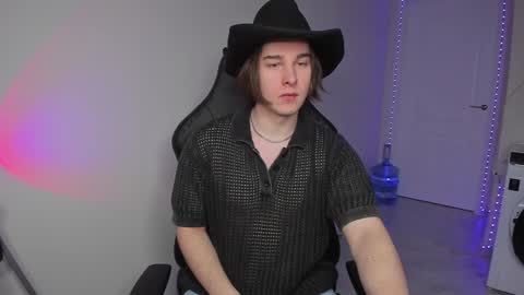 Vincent Strong online show from 01-06-25, 07:20