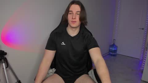 Vincent Strong online show from 01-17-25, 01:24