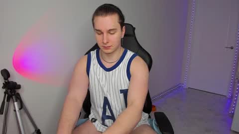 Vincent Strong online show from 02-07-25, 04:03