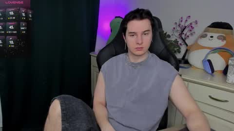 Snapshot of vincent__strong chatting on 01-19-26, 08:07 Vincent Strong online show from 01-19-26, 08:07