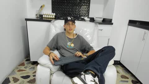 Snapshot of vincenthunter chatting on 12-11-24, 09:45 Vincent online show from 12-11-24, 09:45