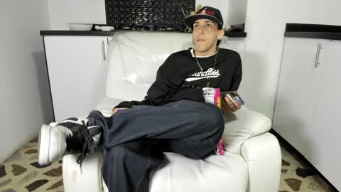 Snapshot of vincenthunter chatting on 01-27-25, 10:27 Vincent online show from 01-27-25, 10:27