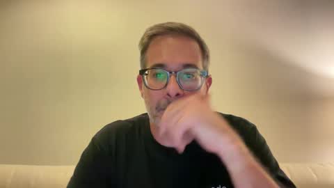 Snapshot of vinildn chatting on 03-06-25, 02:51 Londonist online show from 03-06-25, 02:51