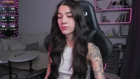 Snapshot of vinkitinkii chatting on 02-08-25, 06:43 vinkitinkii online show from 02-08-25, 06:43