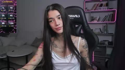 Snapshot of vinkitinkii chatting on 02-11-25, 07:02 vinkitinkii online show from 02-11-25, 07:02