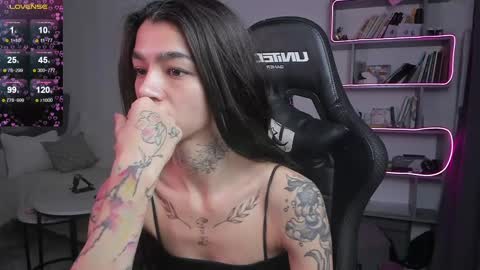 Snapshot of vinkitinkii chatting on 02-26-25, 10:15 vinkitinkii online show from 02-26-25, 10:15