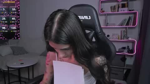 Snapshot of vinkitinkii chatting on 03-05-25, 06:54 vinkitinkii online show from 03-05-25, 06:54