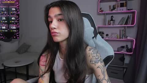 Snapshot of vinkitinkii chatting on 03-08-25, 06:21 vinkitinkii online show from 03-08-25, 06:21