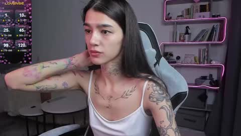 Snapshot of vinkitinkii chatting on 03-10-25, 06:27 vinkitinkii online show from 03-10-25, 06:27