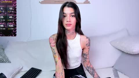 Snapshot of vinkitinkii chatting on 09-10-25, 06:57 vinkitinkii online show from 09-10-25, 06:57