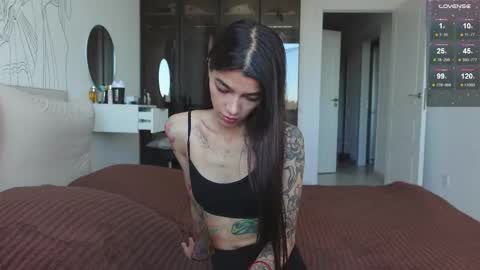 Snapshot of vinkitinkii chatting on 10-18-25, 07:31 vinkitinkii online show from 10-18-25, 07:31