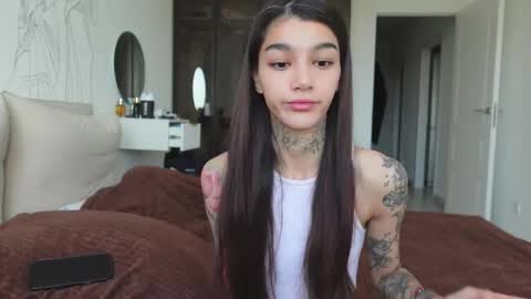 Snapshot of vinkitinkii chatting on 10-19-25, 07:09 vinkitinkii online show from 10-19-25, 07:09