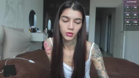 Snapshot of vinkitinkii chatting on 10-23-25, 07:51 vinkitinkii online show from 10-23-25, 07:51