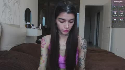 Snapshot of vinkitinkii chatting on 10-24-25, 08:22 vinkitinkii online show from 10-24-25, 08:22