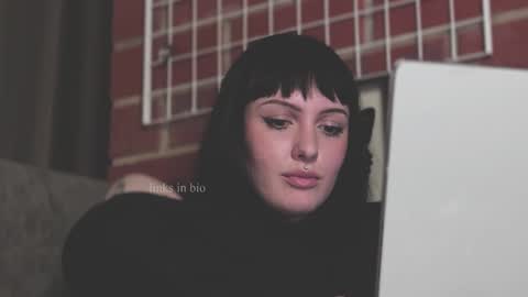 Diva Silvia online show from 01-31-25, 05:21