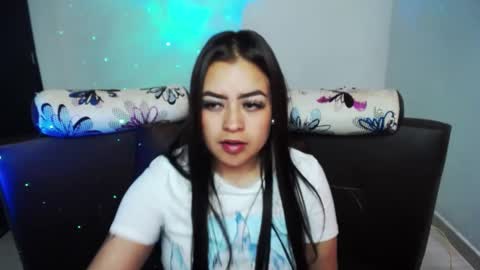 Snapshot of vio_let_ chatting on 12-28-24, 01:49 Daniela online show from 12-28-24, 01:49