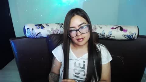 Snapshot of vio_let_ chatting on 01-10-25, 12:59 Daniela online show from 01-10-25, 12:59