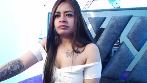 Snapshot of vio_let_ chatting on 01-18-25, 05:15 Daniela online show from 01-18-25, 05:15