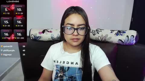 Snapshot of vio_let_ chatting on 02-16-25, 09:38 Daniela online show from 02-16-25, 09:38