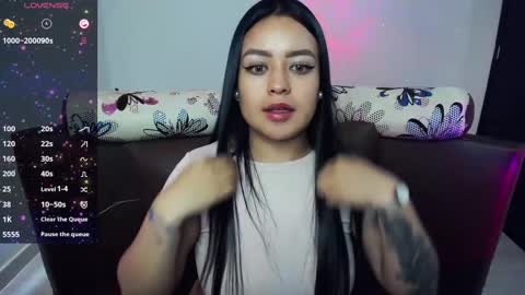 Snapshot of vio_let_ chatting on 03-01-25, 04:11 Daniela online show from 03-01-25, 04:11
